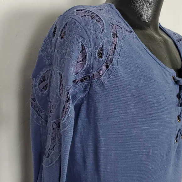 Free People blue long sleeve lace distressed top shirt women size XS - Picture 3 of 8